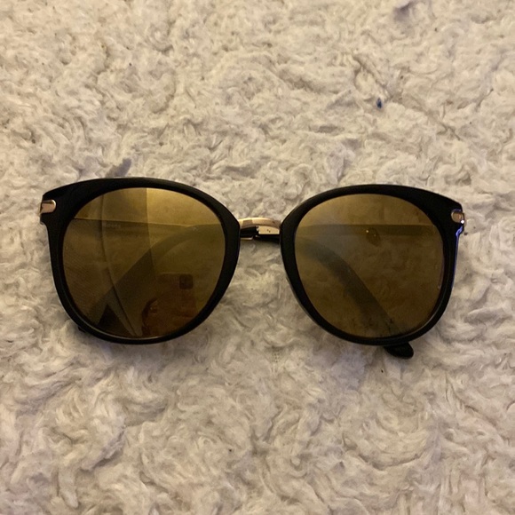 Zara Accessories - Stylish sunnies😎Free with purchase!